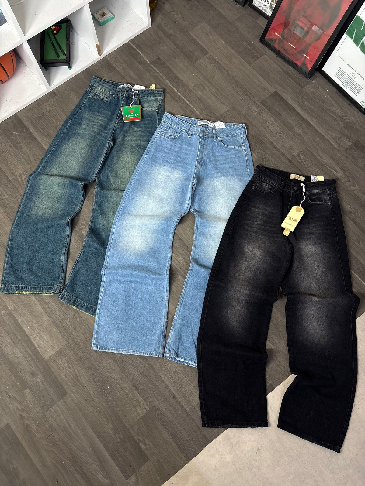 4) Porto Baggy Jeans