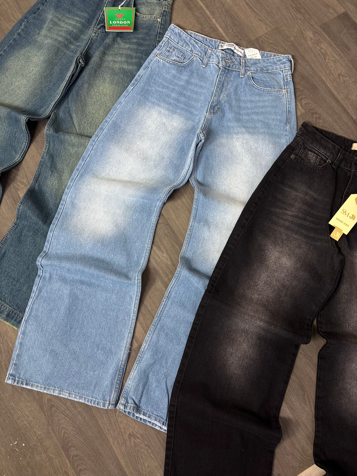 4) Porto Baggy Jeans