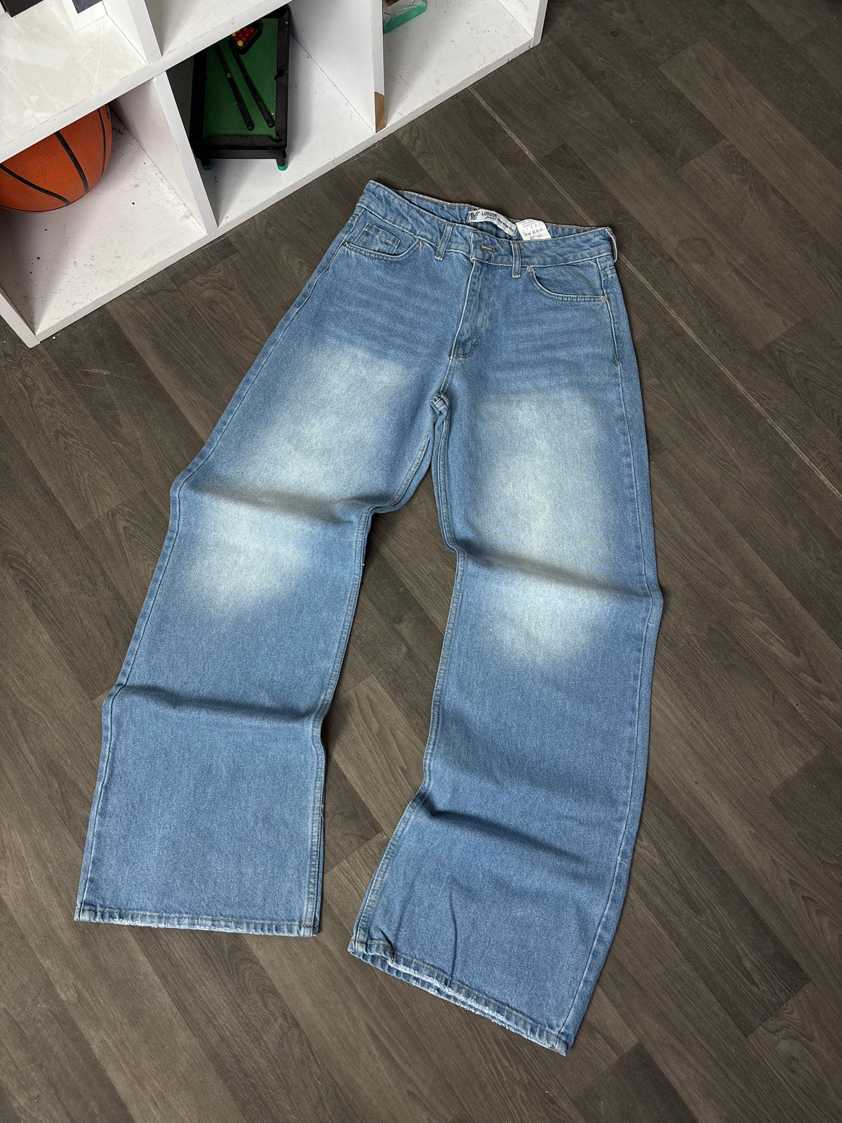 4) Porto Baggy Jeans