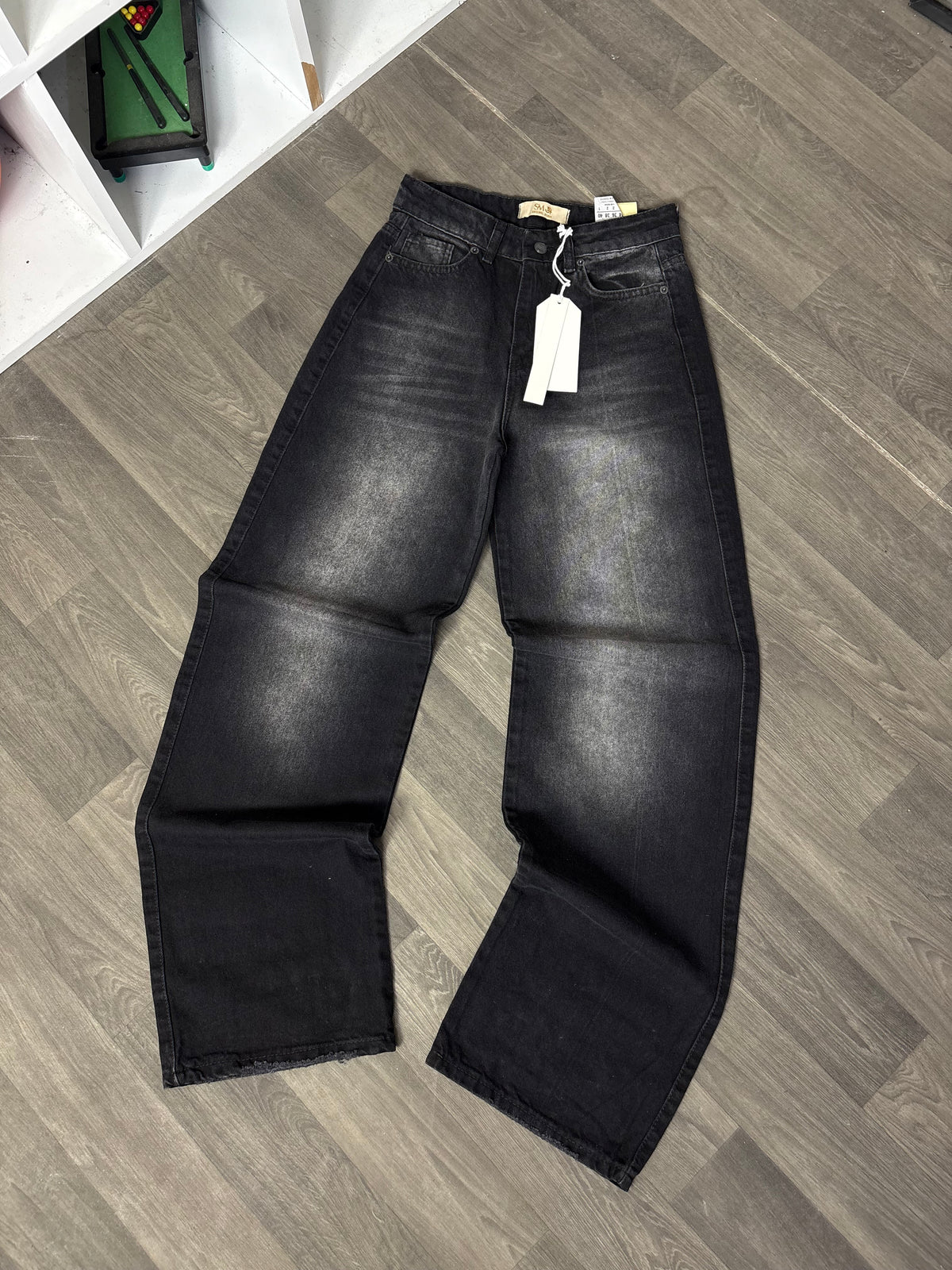4) Porto Baggy Jeans